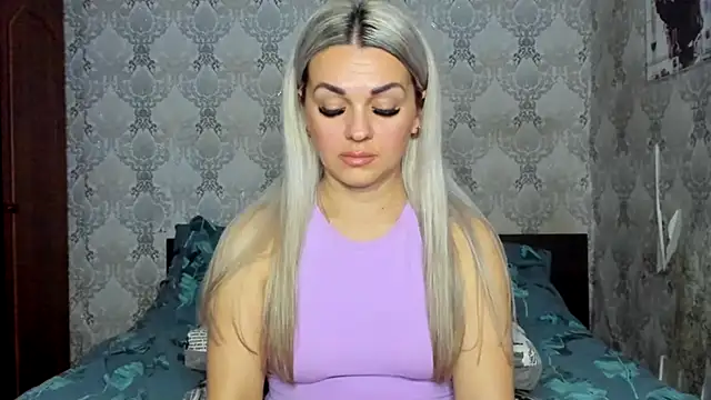 NicoletMoore online show from 13, 1, 2025