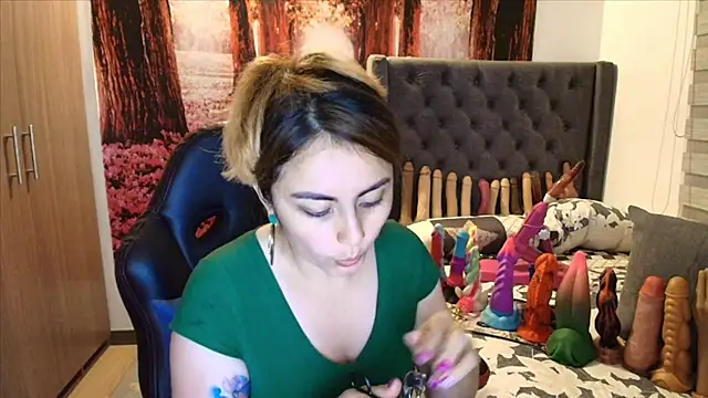 Snapshot of sofia23dirty chatting on 1, 12, 2025 sofia23dirty online show from 1, 12, 2025