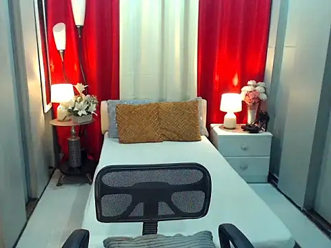 Snapshot of BedtimeMistress chatting on 6, 10, 2025 BedtimeMistress online show from 6, 10, 2025