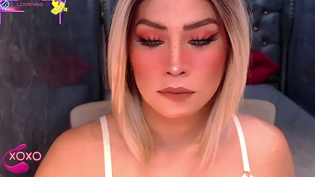 Snapshot of QUEEN_GIAMOORE69 chatting on 24, 9, 2025 QUEEN GIAMOORE69 online show from 24, 9, 2025