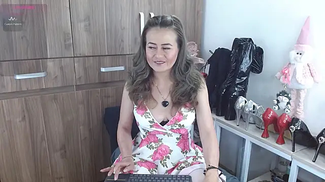 magenta maturr online show from 19, 12, 2025