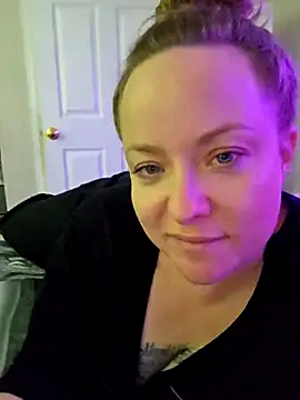 Snapshot of julimonroe chatting on 8, 3, 2025 julimonroe online show from 8, 3, 2025