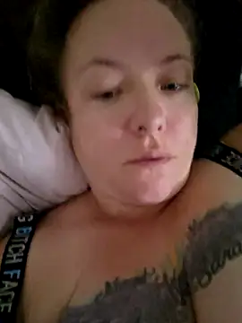 Snapshot of julimonroe chatting on 15, 10, 2025 julimonroe online show from 15, 10, 2025