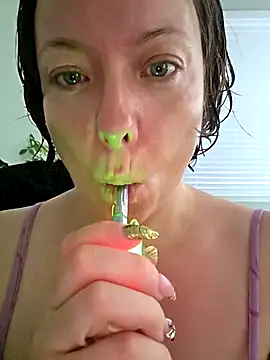Snapshot of julimonroe chatting on 12, 5, 2026 julimonroe online show from 12, 5, 2026