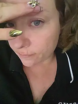 Snapshot of julimonroe chatting on 26, 5, 2026 julimonroe online show from 26, 5, 2026