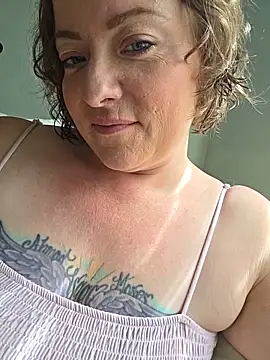 Snapshot of julimonroe chatting on 26, 5, 2026 julimonroe online show from 26, 5, 2026