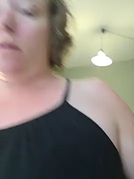 Snapshot of julimonroe chatting on 2, 6, 2026 julimonroe online show from 2, 6, 2026