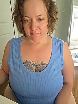 Snapshot of julimonroe chatting on 4, 6, 2026 julimonroe online show from 4, 6, 2026