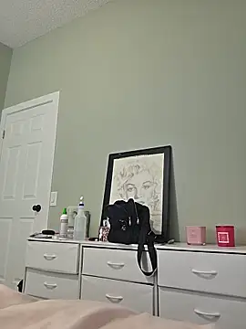 Snapshot of julimonroe chatting on 8, 6, 2026 julimonroe online show from 8, 6, 2026