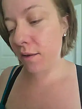 Snapshot of julimonroe chatting on 11, 6, 2026 julimonroe online show from 11, 6, 2026