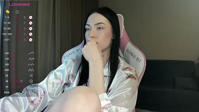 JenniferQueen11 online show from 14, 1, 2025