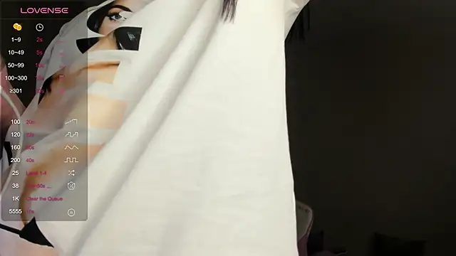 JenniferQueen11 online show from 18, 1, 2025