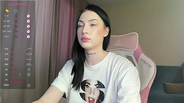 JenniferQueen11 online show from 6, 2, 2025