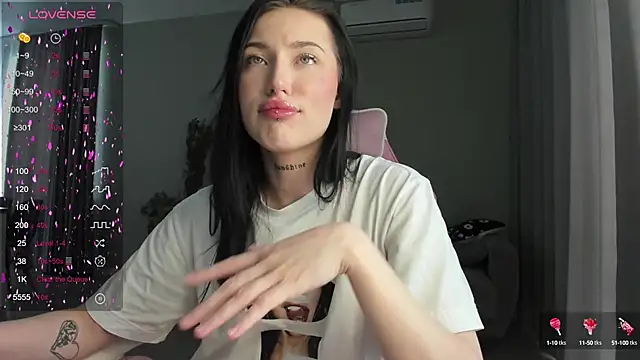 JenniferQueen11 online show from 15, 2, 2025