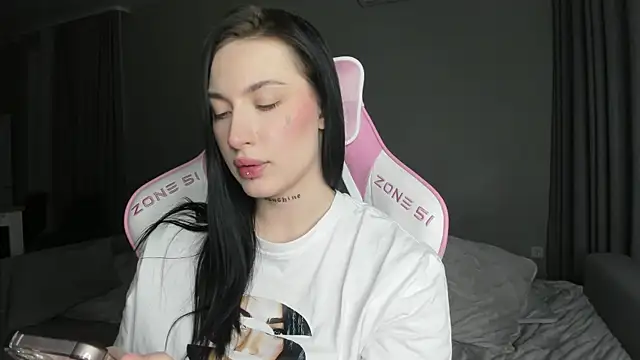 JenniferQueen11 online show from 16, 3, 2025