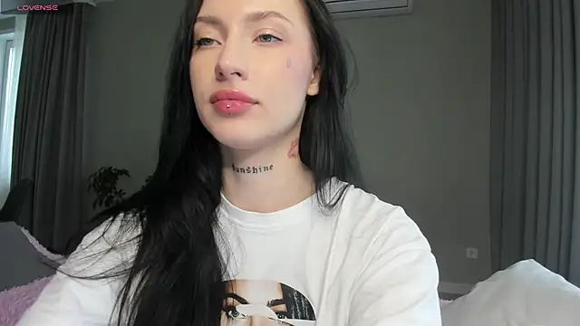 JenniferQueen11 online show from 28, 9, 2025