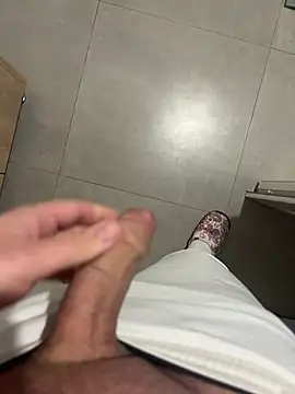 Snapshot of Vld121 chatting on 2, 3, 2025 Vld121 online show from 2, 3, 2025