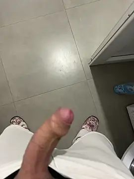 Snapshot of Vld121 chatting on 4, 3, 2025 Vld121 online show from 4, 3, 2025