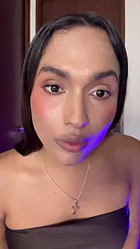 Snapshot of carminaurmommy chatting on 5, 5, 2026 carminaurmommy online show from 5, 5, 2026