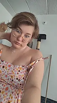 HunnyyLove online show from 7, 2, 2026