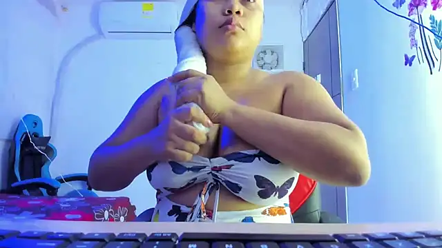 Lunastar02 online show from 5, 2, 2026