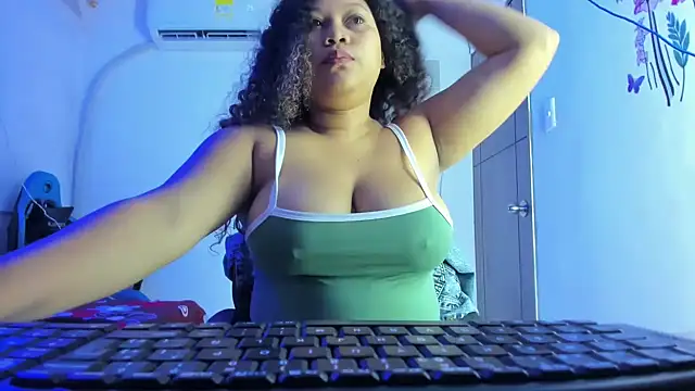 Lunastar02 online show from 6, 2, 2026