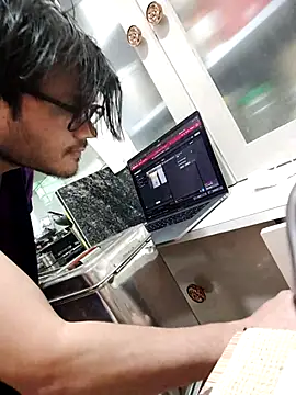 Snapshot of alex78265 chatting on 1, 3, 2026 alex78265 online show from 1, 3, 2026