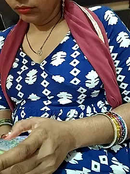 Snapshot of Diya_143 chatting on 25, 4, 2026 Diya 143 online show from 25, 4, 2026