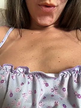 Emmabee123 online show from 10, 4, 2026