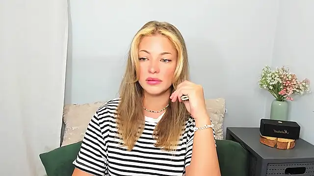 LilyBlondee online show from 30, 5, 2026