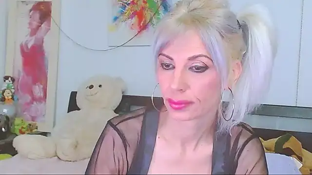 Snapshot of HoneyLara chatting on 2, 5, 2026 HoneyLara online show from 2, 5, 2026