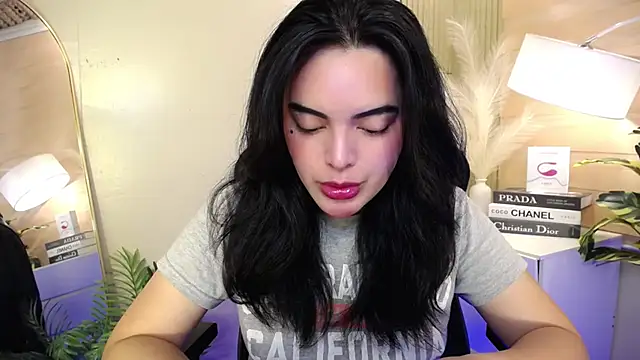 HotstuffCherrySummer online show from 17, 1, 2025