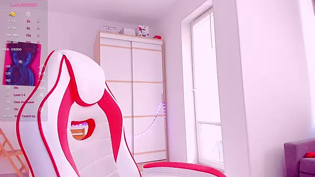 Snapshot of HotCarolineXO chatting on 10, 3, 2025 HotCarolineXO online show from 10, 3, 2025