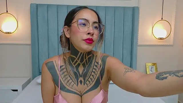 NicoleBlum online show from 15, 4, 2026