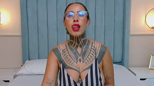 Snapshot of NicoleBlum chatting on 5, 5, 2026 NicoleBlum online show from 5, 5, 2026