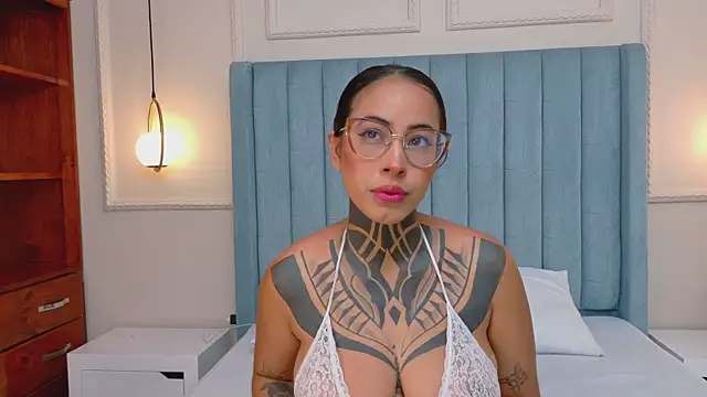 Snapshot of NicoleBlum chatting on 8, 5, 2026 NicoleBlum online show from 8, 5, 2026