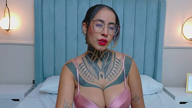 Snapshot of NicoleBlum chatting on 25, 5, 2026 NicoleBlum online show from 25, 5, 2026