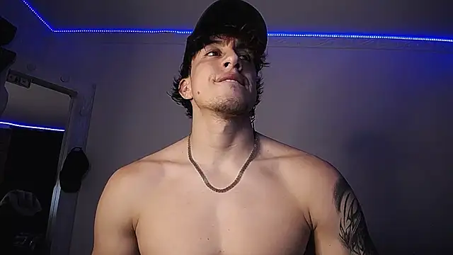 Snapshot of strongboy_ chatting on 12, 1, 2025 strongboy online show from 12, 1, 2025