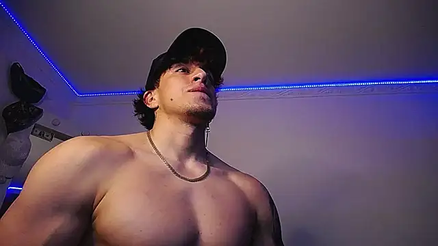 Snapshot of strongboy_ chatting on 12, 1, 2025 strongboy online show from 12, 1, 2025