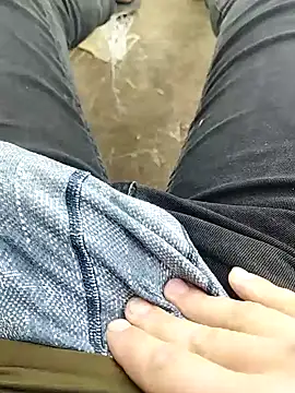 Snapshot of K-27 chatting on 4, 11, 2025 K-27 online show from 4, 11, 2025