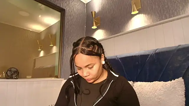 EmilyQueen3x online show from 10, 3, 2026