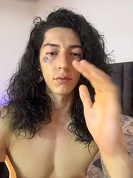 Snapshot of tommylongxx chatting on 16, 11, 2025 tommylongxx online show from 16, 11, 2025