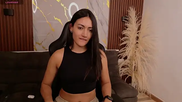 Snapshot of EmilyBoonny1 chatting on 4, 5, 2026 EmilyBoonny1 online show from 4, 5, 2026