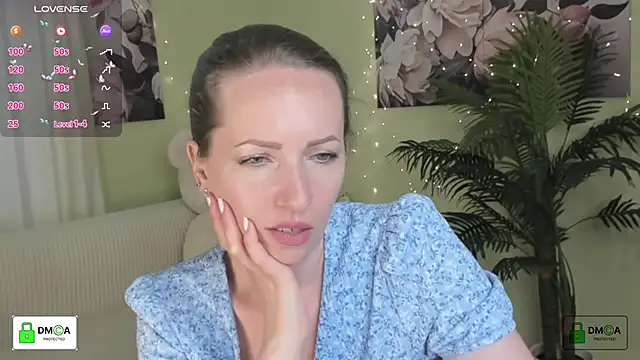 Snapshot of Queenymel chatting on 4, 6, 2026 Queenymel online show from 4, 6, 2026