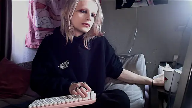 Snapshot of Alien_Bella chatting on 20, 3, 2026 Alien Bella online show from 20, 3, 2026