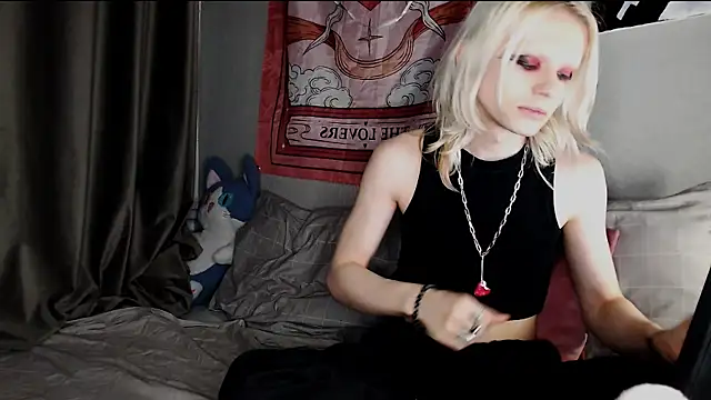 Snapshot of Alien_Bella chatting on 13, 5, 2026 Alien Bella online show from 13, 5, 2026
