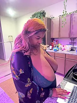 Snapshot of BigFineSelena chatting on 23, 12, 2025 BigFineSelena online show from 23, 12, 2025