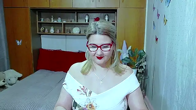 Snapshot of LucilleFenlys chatting on 25, 5, 2026 LucilleFenlys online show from 25, 5, 2026