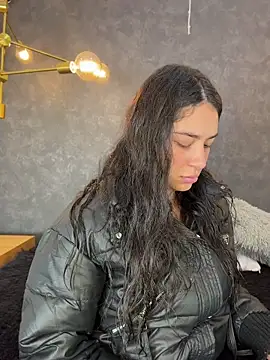 dayra angels online show from 16, 4, 2026