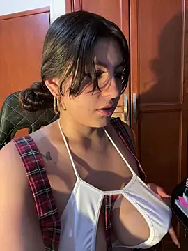 Snapshot of loolla_23 chatting on 28, 2, 2025 loolla 23 online show from 28, 2, 2025